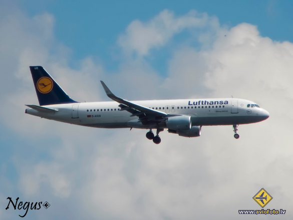 Airbus A320-214